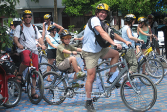 fietsen met kinderen in Chiang Mai Thailand: foto